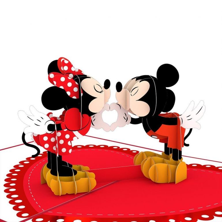 Mickey_and_Minnie_Kissing