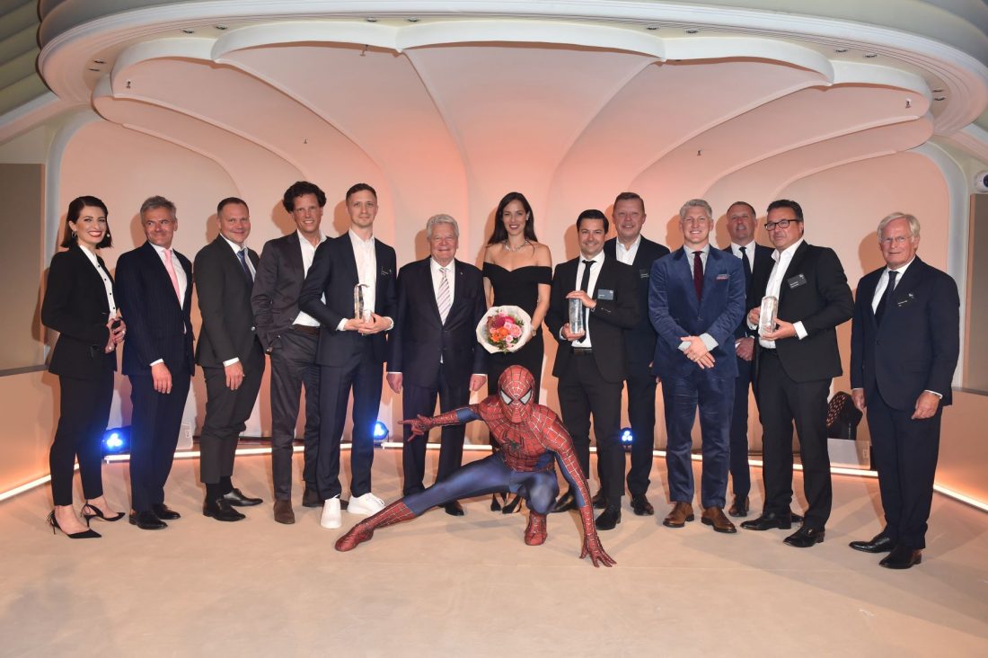 Viele prominente Gäste und Gewinner bei den Best Brands Awards in München. Darunter auch Marvel-Held Spiderman.
