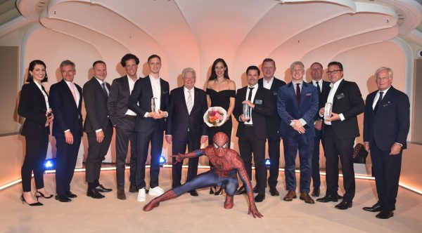 Viele prominente Gäste und Gewinner bei den Best Brands Awards in München. Darunter auch Marvel-Held Spiderman.